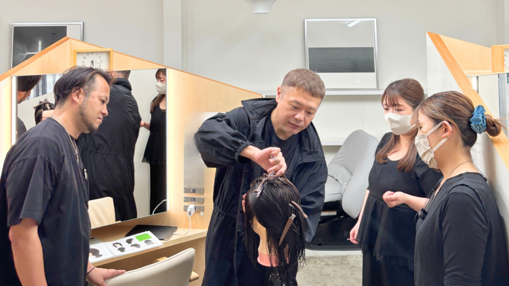磐田市の美容室・美容院フェイスではスタッフが定期的にカット練習を行っています