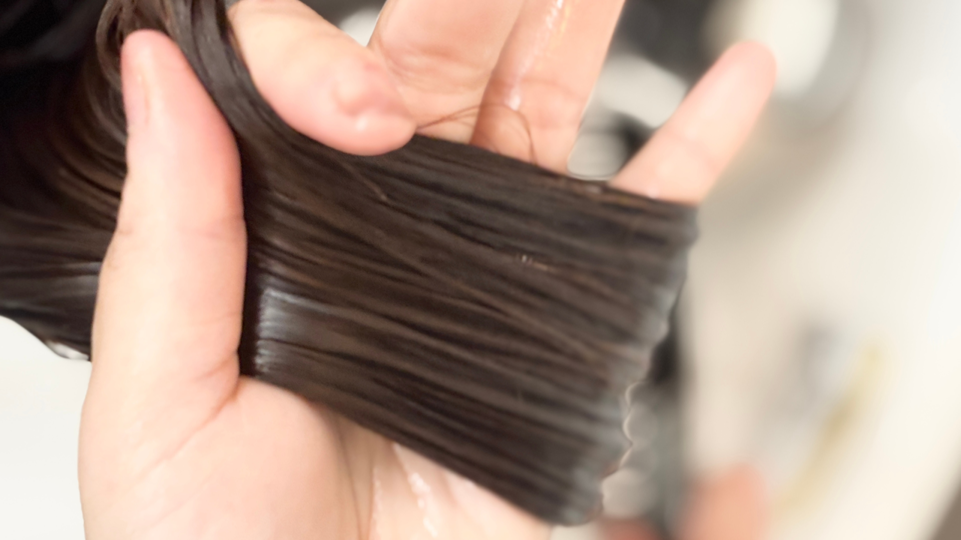 磐田市の美容室フェイスのコースメニューに含まれる、髪のお悩みを根本から解決する高品質なシステムトリートメント