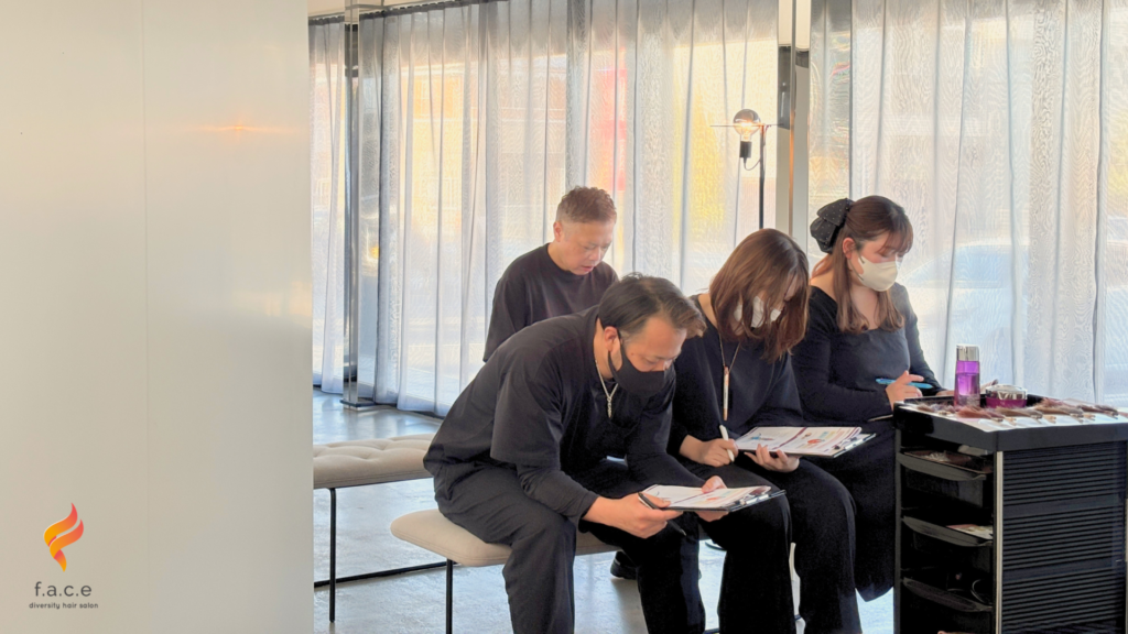 磐田市の美容室フェイスで定期的に行っている、カラーとケアの勉強会の様子