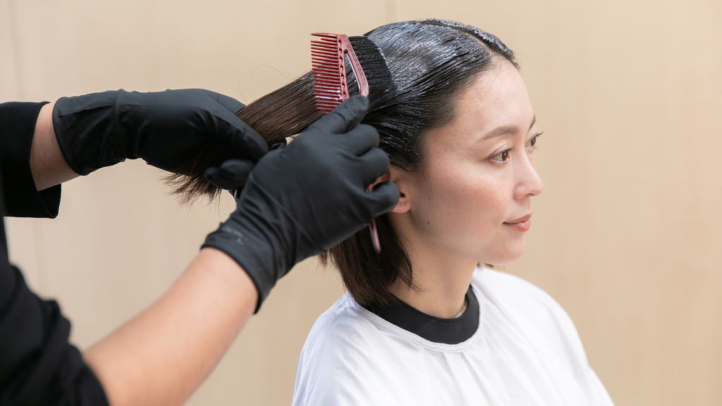 磐田市の美容室フェイスの炭酸泉シャンプーで、カラー後のアルカリを除去し色持ちをアップ